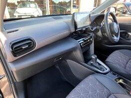 Toyota Yaris Cross EXCEL 17
