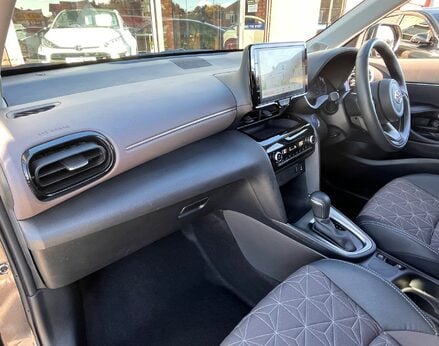 Toyota Yaris Cross EXCEL 17