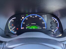 Toyota Yaris Cross EXCEL 21