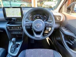 Toyota Yaris Cross EXCEL 19
