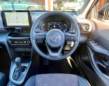 Toyota Yaris Cross EXCEL 19