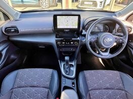 Toyota Yaris Cross EXCEL 2