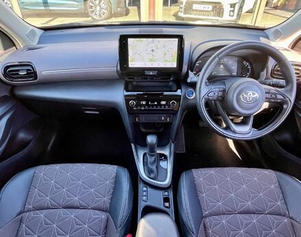 Toyota Yaris Cross EXCEL 2