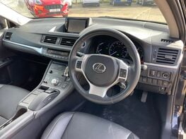 Lexus CT 200H PREMIER 17