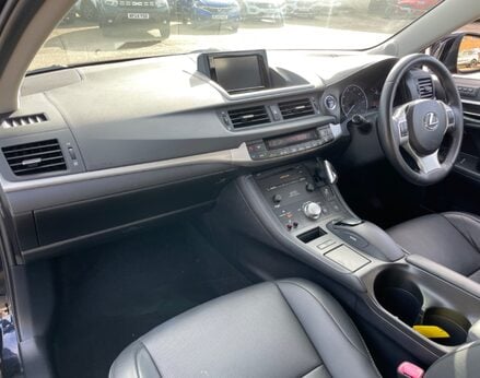 Lexus CT 200H PREMIER 27