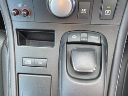 Lexus CT 200H PREMIER 46