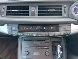 Lexus CT 200H PREMIER 43