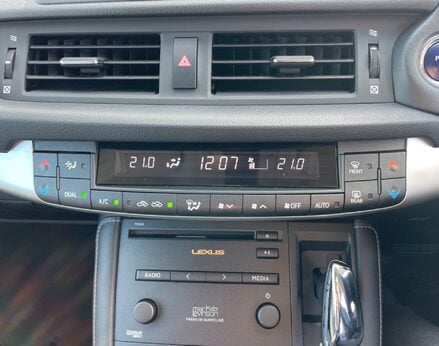 Lexus CT 200H PREMIER 43