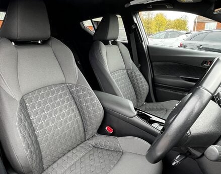 Toyota C-HR DESIGN 59