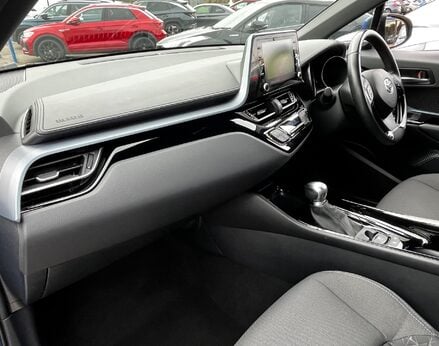 Toyota C-HR DESIGN 17