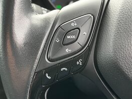 Toyota C-HR DESIGN 51