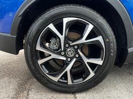 Toyota C-HR DESIGN 15