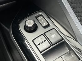 Toyota C-HR DESIGN 57