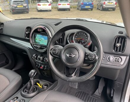 Mini Countryman COOPER 17