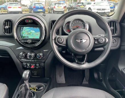 Mini Countryman COOPER 18