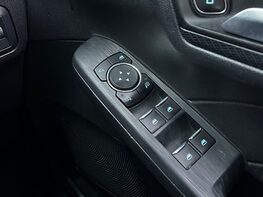 Ford Kuga ST-LINE X EDITION 61