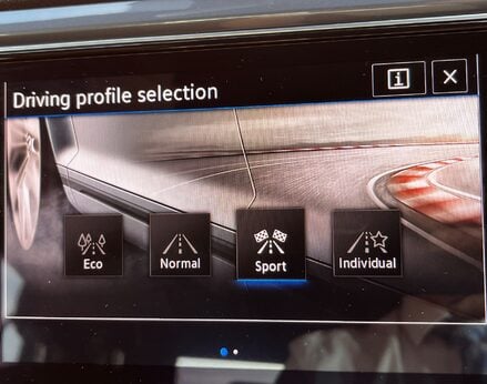 Volkswagen T-Roc R-LINE TDI EVO DSG 64