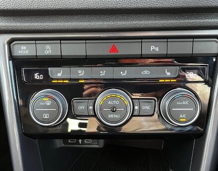 Volkswagen T-Roc R-LINE TDI EVO DSG 67