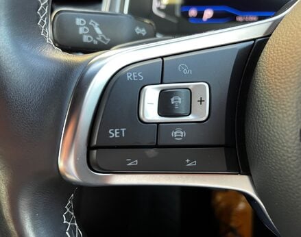 Volkswagen T-Roc R-LINE TDI EVO DSG 73