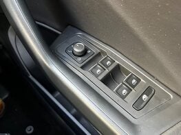 Volkswagen T-Roc R-LINE TDI EVO DSG 81