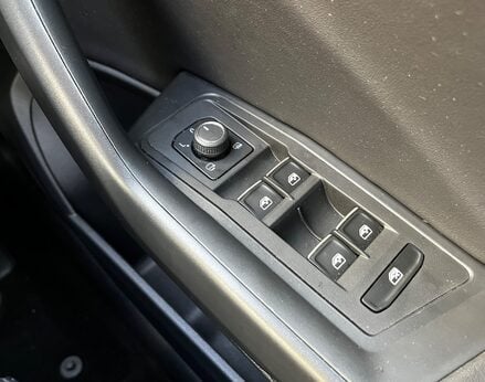 Volkswagen T-Roc R-LINE TDI EVO DSG 81