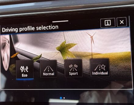 Volkswagen T-Roc R-LINE TDI EVO DSG 62