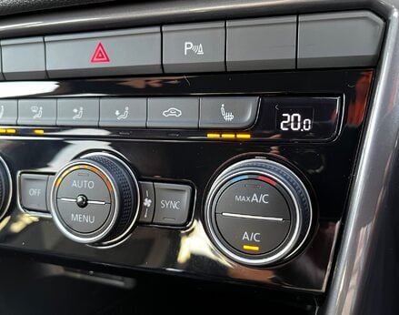 Volkswagen T-Roc R-LINE TDI EVO DSG 69