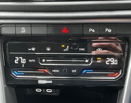 Volkswagen T-Roc MATCH TSI DSG 51