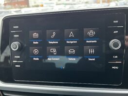 Volkswagen T-Roc MATCH TSI DSG 32