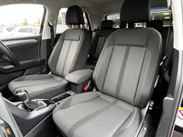 Volkswagen T-Roc MATCH TSI DSG 29