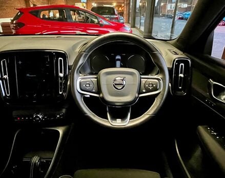 Volvo XC40 T4 R-DESIGN PRO 19