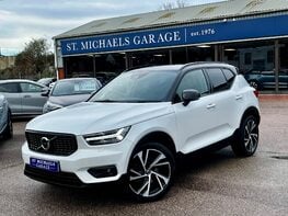 Volvo XC40 T4 R-DESIGN PRO 1