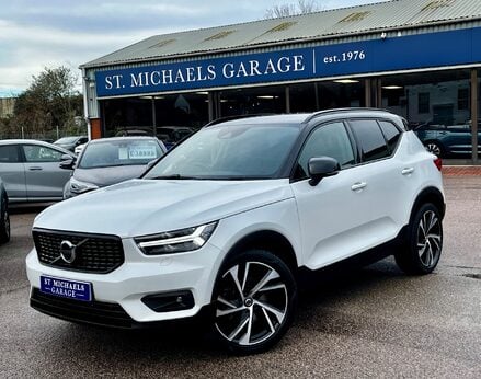 Volvo XC40 T4 R-DESIGN PRO 1