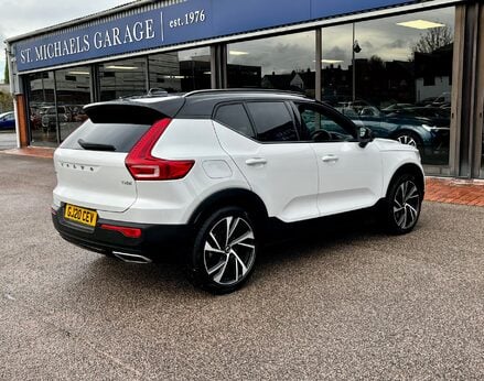 Volvo XC40 T4 R-DESIGN PRO 8