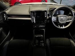 Volvo XC40 T4 R-DESIGN PRO 2