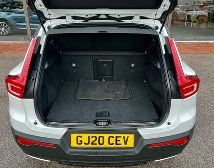 Volvo XC40 T4 R-DESIGN PRO 64