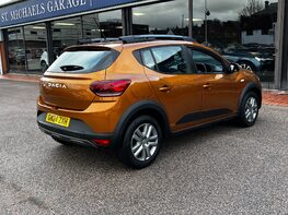 Dacia Sandero Stepway EXPRESSION TCE 8