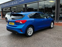Ford Focus TITANIUM 8