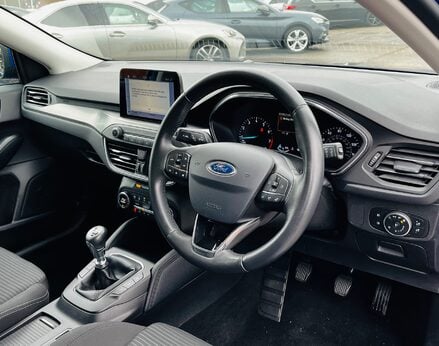 Ford Focus TITANIUM 18