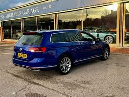 Volkswagen Passat R-LINE TSI EVO 9