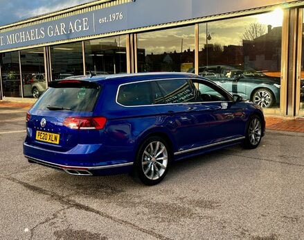 Volkswagen Passat R-LINE TSI EVO 9