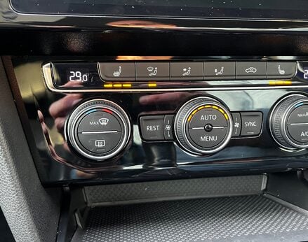 Volkswagen Passat R-LINE TSI EVO 76