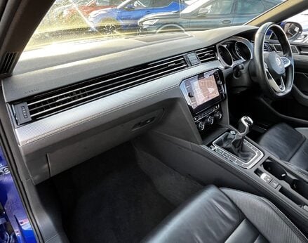 Volkswagen Passat R-LINE TSI EVO 23