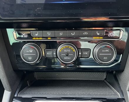 Volkswagen Passat R-LINE TSI EVO 74