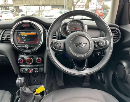 Mini Hatch 1.5 One 5dr 18