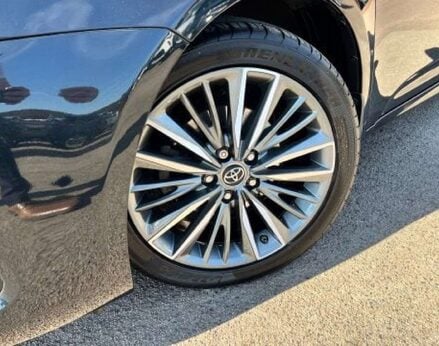 Toyota Avensis 1.8 Avensis Excel Valvematic CVT 5dr 3