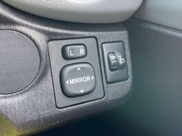 Toyota Yaris 1.5 Yaris T4 Hybrid CVT 5dr 39