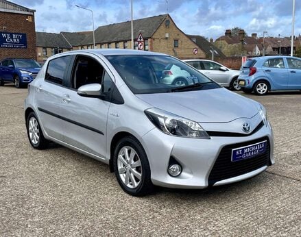 Toyota Yaris 1.5 Yaris T4 Hybrid CVT 5dr 4