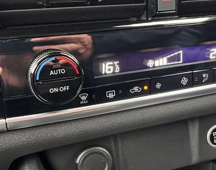 Nissan Qashqai 1.3 Qashqai Acenta Premium DiG-T MHEV CVT 5dr 55