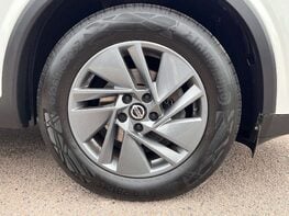 Nissan Qashqai 1.3 Qashqai Acenta Premium DiG-T MHEV CVT 5dr 13